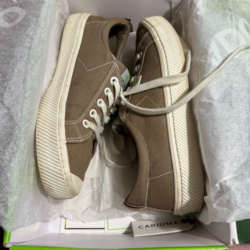 Trendy Cariuma canvas sneaker, women's size 9, great condition